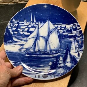 HUTSHENREUTHER | Decorative Blue and White 1977 Christmas Plate